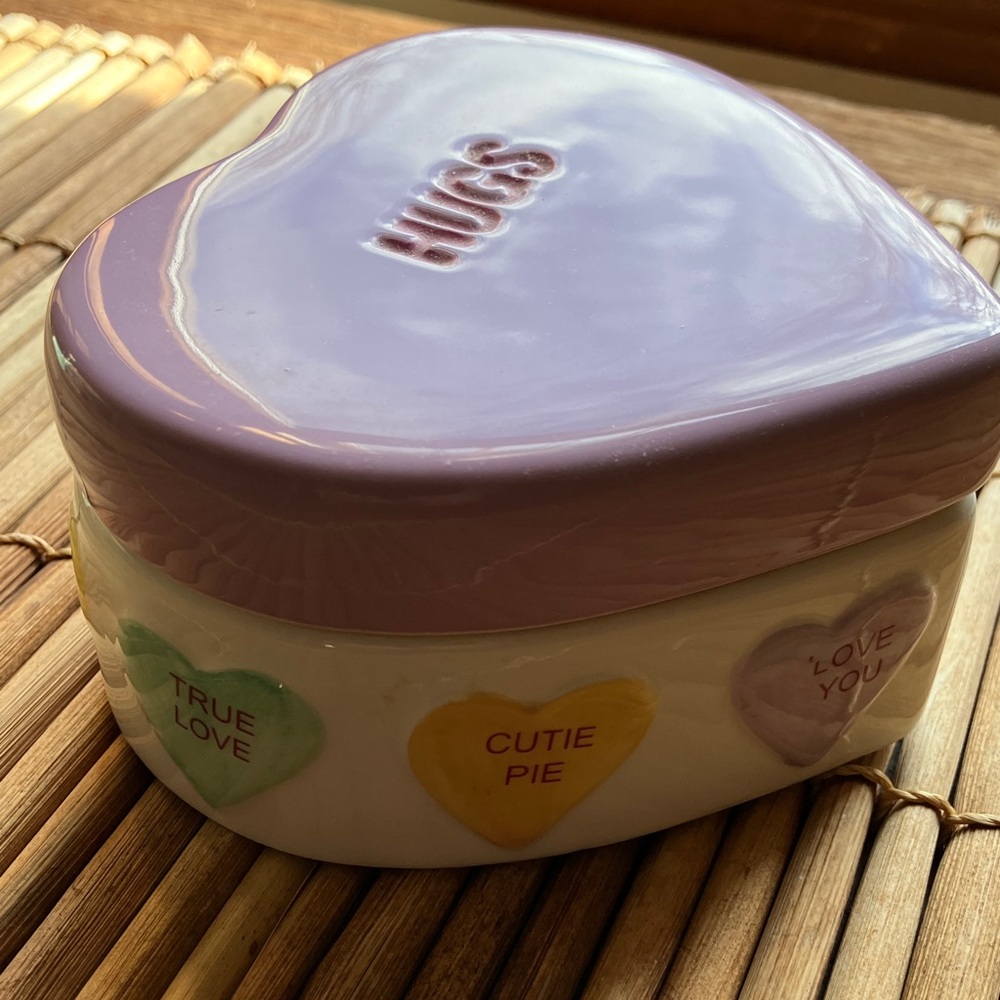 Lavender Heart Ceramic Bath Container - Picture 3 of 10